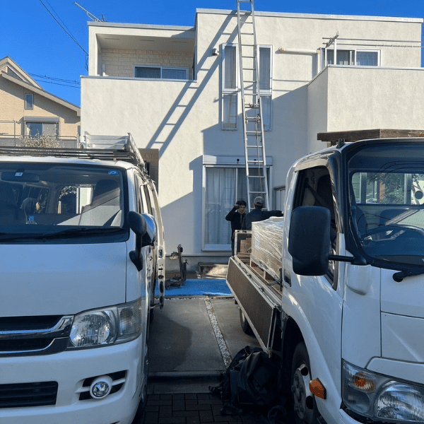 ECODAの蓄電池と太陽光パネルの設置している駐車場